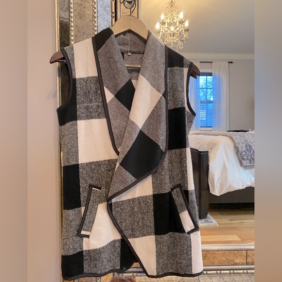 Amazon Tops - Women's Color Block Lapel Open Front Sleeveless Plaid Vest Cardigan with Pockets